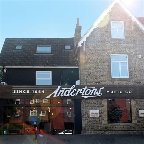 ANDERTONS MUSIC CO. (Guildford): Ce qu'il faut savoir pour votre visite ...