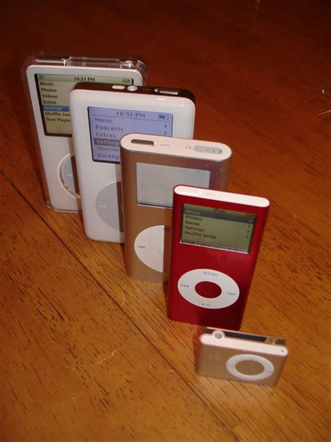 File:Various iPods.jpg - Wikimedia Commons