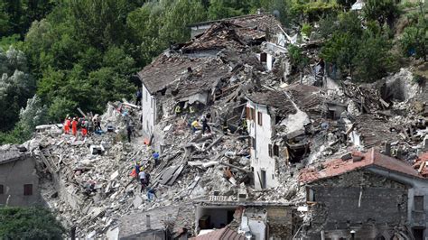 Powerful Earthquake Strikes Central Italy - Video - NYTimes.com