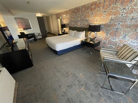 Luxor Las Vegas - Big Pyramid Premier Corner Suite Review