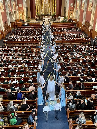 Crowning Mary as Queen of Heaven in May - Archdiocese of San Francisco