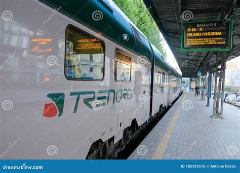 Italy, Como Lake Train Station, Commuters Editorial Photo - Image of tourism, station: 182395516