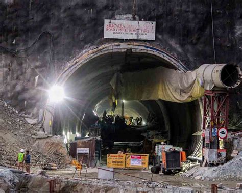 Silkyara Tunnel collapse: 21 metres drilled through rubble for ...