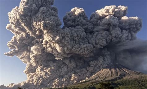 Floods and volcanic ashfall affect thousands in Ecuador