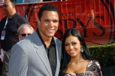 Tony Gonzalez's wife October Gonzalez - PlayerWives.com