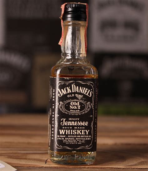 JACK DANIEL'S - Black Label - 1976 - 1/10th pint - Good Shape - 90 Proof - Jack's Safe