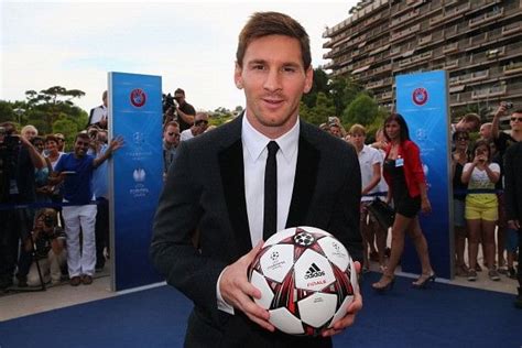 Lionel Messi gets standing ovation at a Barcelona theatre