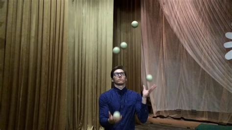 Juggling 5 balls in slow motion - YouTube