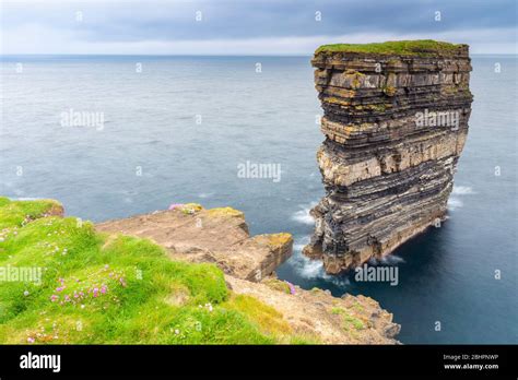 Ireland sea stack stacks hi-res stock photography and images - Alamy