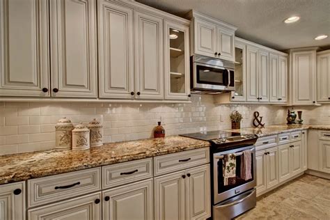 31 White Kitchen Cabinets Ideas in 2020 - Remodel Or Move