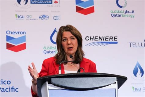 Alberta Premier Assailed for Saying Canada Environment Minister Should ...