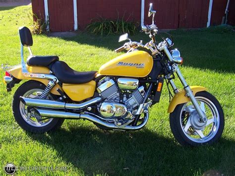 1996 Honda Magna VF750C - Moto.ZombDrive.COM