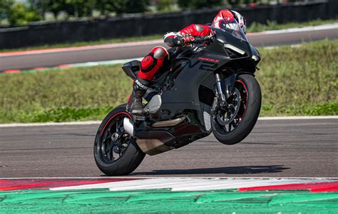 Ducati Releases New Black On Black Livery For Panigale V2 - Roadracing ...