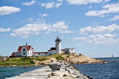 Gloucester Lighthouse by Warren Carrington