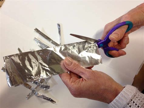 Sharpen your scissors with aluminum foil! | TeachKidsArt