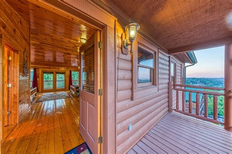 Arrowhead Log Cabin Resort: Brief Escape Cabin in Pigeon Forge w/ 7 BR (Sleeps26)