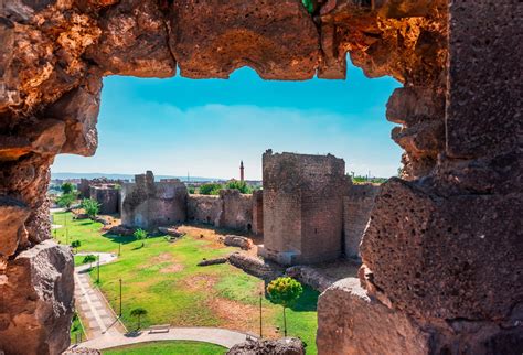 World heritage in Turkey: Mighty Diyarbakır Fortress and luscious Hevsel Gardens | Daily Sabah