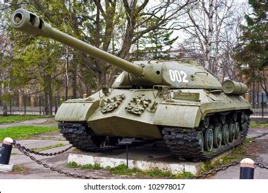 Soviet Ww2 Tank Is2 Stock Photo 102978017 | Shutterstock