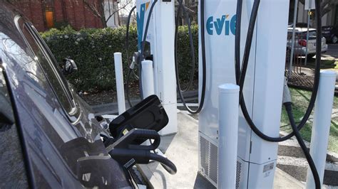 Electric vehicle owners struggling to their charge cars | news.com.au ...