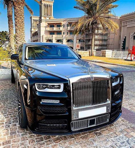 Rolls-Royce Phantom Luxury Car