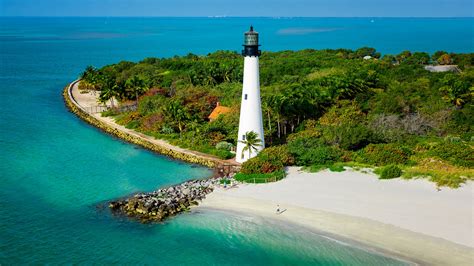 Lighthouse in Bill Baggs Cape Florida State Park, Key Biscayne, Florida ...