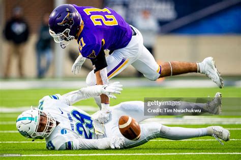 Cade Johnson of Minnesota State deflects a pass intended for Quentin ...