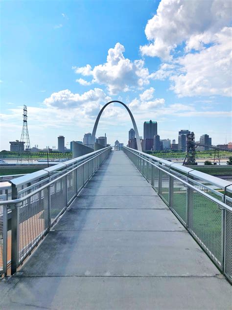 Best View of the Gateway Arch in St. Louis, Missouri | Buy the Plane Ticket