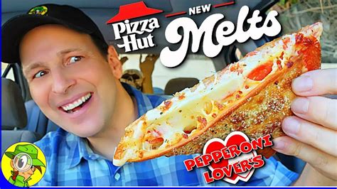 Pizza Hut® MELTS Review 🍕🧀 Pepperoni Lover's® Melt 🍕🥰🧀 | Peep THIS Out! 🕵️‍♂️