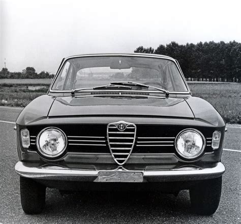 105 Alfa Romeo Giulia GT Book Review