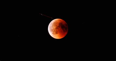 Tonight’s Blood Moon Lunar Eclipse Asks You To Embrace Your Autonomy | Flipboard