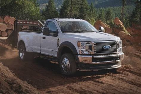 Ford E-450 Gas Mileage: How Many Miles Per Gallon Does It Get?