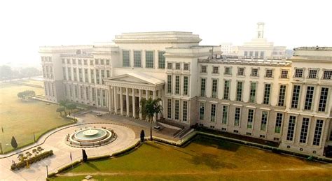 Filming at Amity University, Lucknow| Filmapia - reel sites . real sites