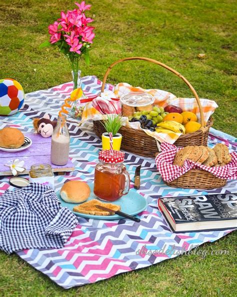 Picnic Set Up: Outdoor Food Photography