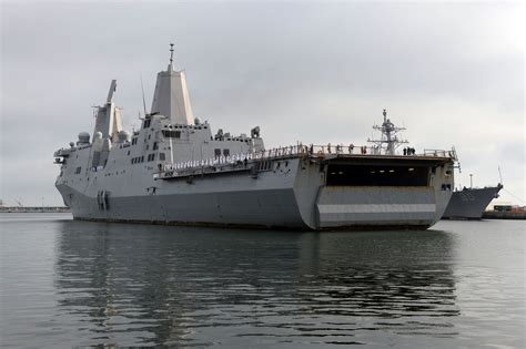 MAYPORT,Fla.July 19,2015.Amphibious transport dock ship USS New York (LPD 21) arrives at its ...