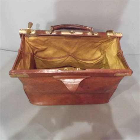 Vintage Gladstone Bag - Travers Antiques