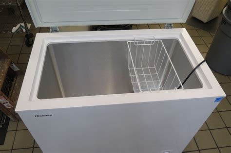 Hisense Energy Star Chest Freezer Model FE703, 7.0 Cu.Ft. (35"W x 22"D x 32.5"H) - Oahu Auctions