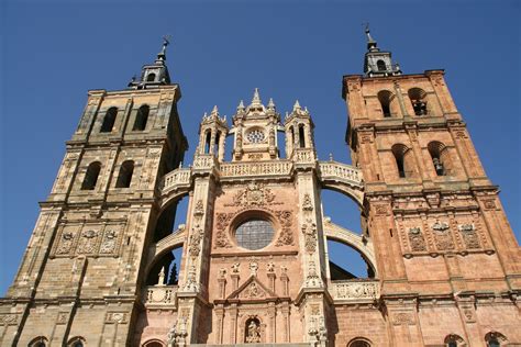 Top 12 Must-Visit Historical Tourist Attractions in Spain