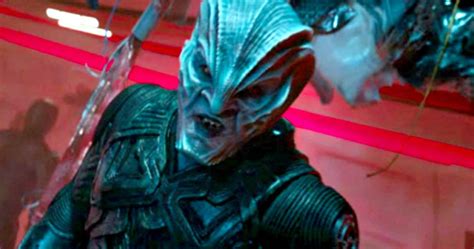 Star Trek Beyond Director Talks Trailer, Plot, Title & New Villain