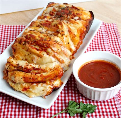 4 Ingredient Pizza Pull-Apart Bread - This quick and easy appetizer ...