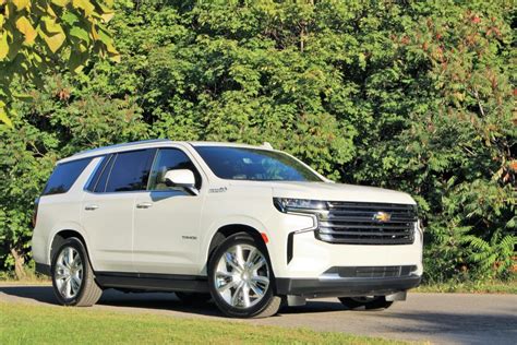 2021 Chevy Tahoe High Country Iridescent Pearl Tricoat: Photo Gallery | GM Authority