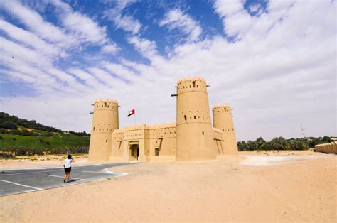 A guide to Liwa Oasis and the Moreeb dune (Tal Mireb) - Against the Compass