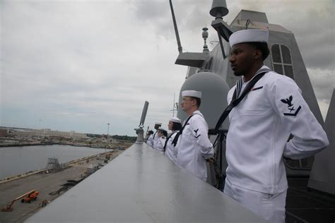 DVIDS - Images - USS Mesa Verde Departs Norfolk for Scheduled Deployment [Image 2 of 4]