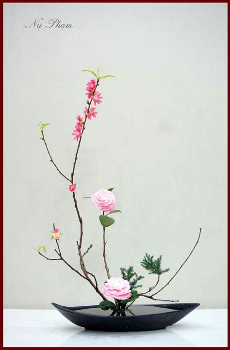 Pin by Nina Tang on Ikebana | Modern flower arrangements, Ikebana flower arrangement ...