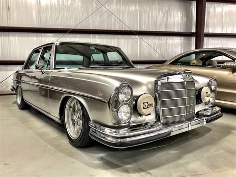 Mercedes Restomods: Vintage Cars in a Garage