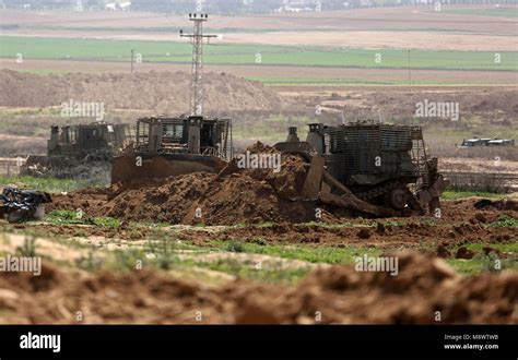 Jabalia, Gaza Strip, Palestinian Territory. 20th Mar, 2018. Israeli ...