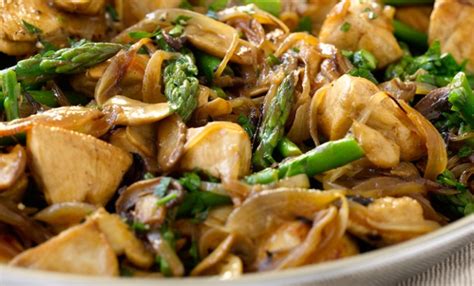 Dukan Diet Chicken and Mushrooms with Asparagus Recipe - Spry Living