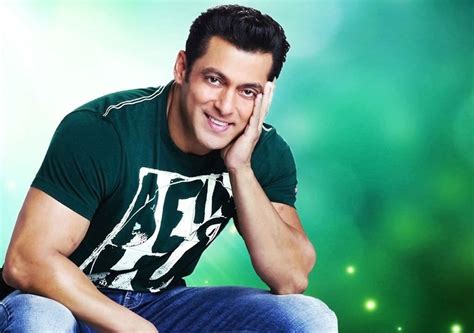 Bollywood Actor Salman Khan’s Bio & Latest Info With Photos