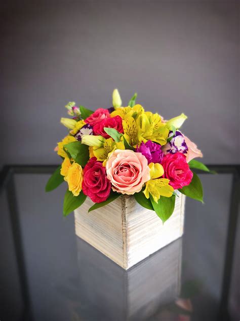 #25 - Bright Wood Box arrangement small | Flower arrangements simple, Flower arrangements, Fresh ...