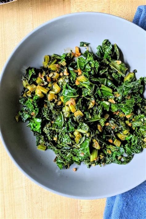 Quick Sauteed Kale With Garlic and Sesame - walktoeat