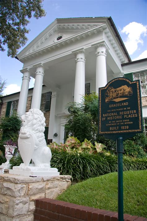 File:Graceland mansion.jpg - Wikimedia Commons